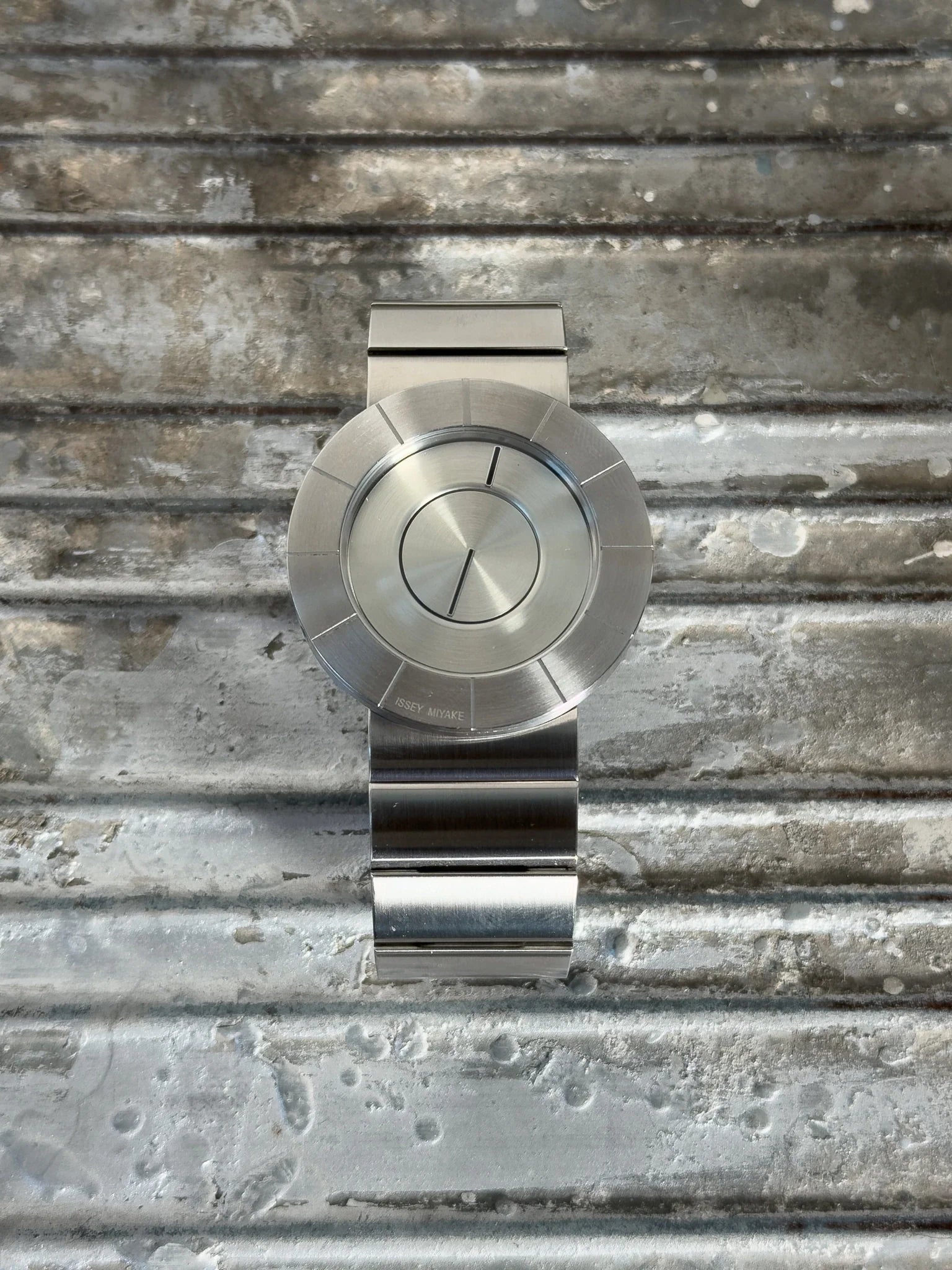 Issey miyake to watch silver
