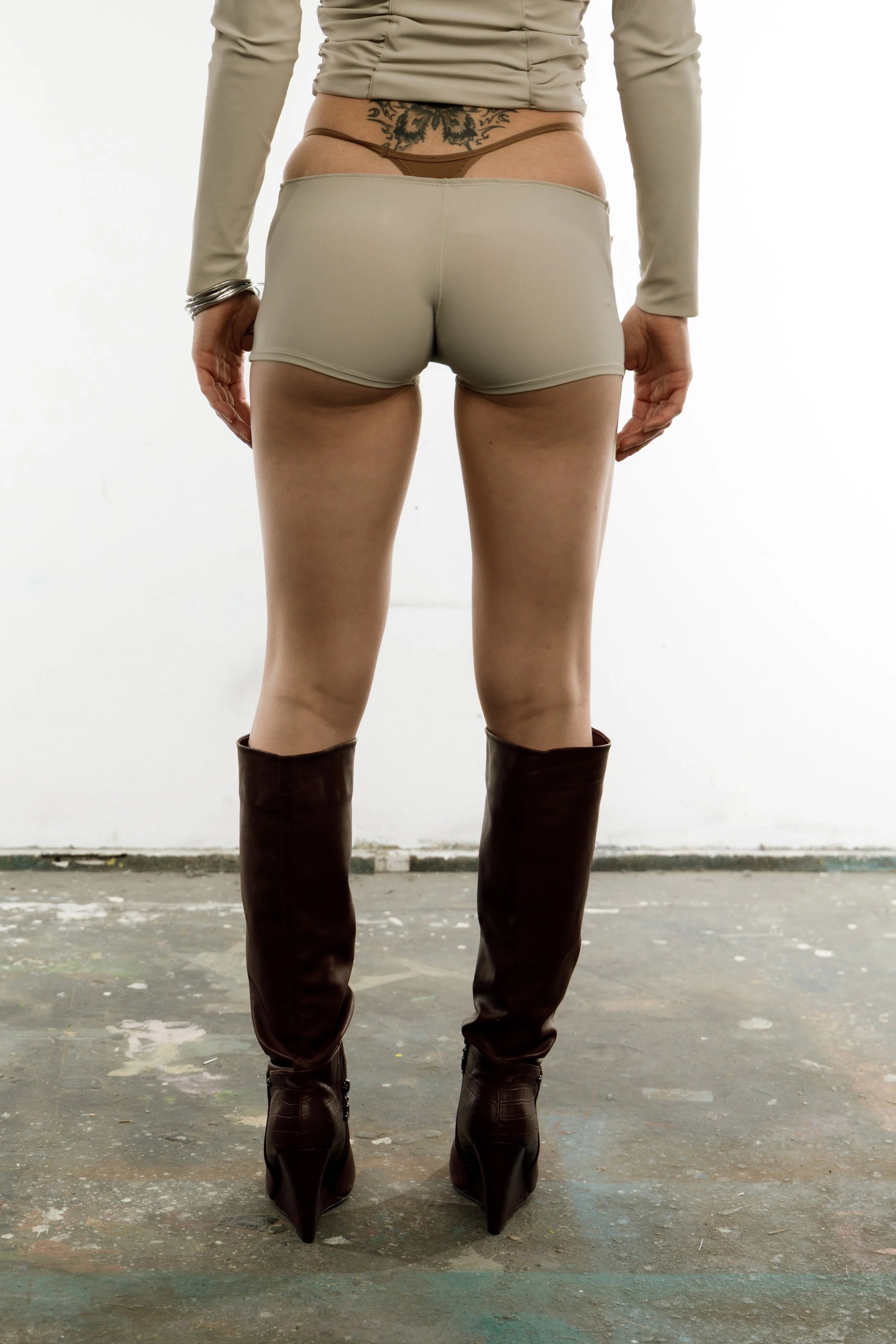 Low waist belted shorts