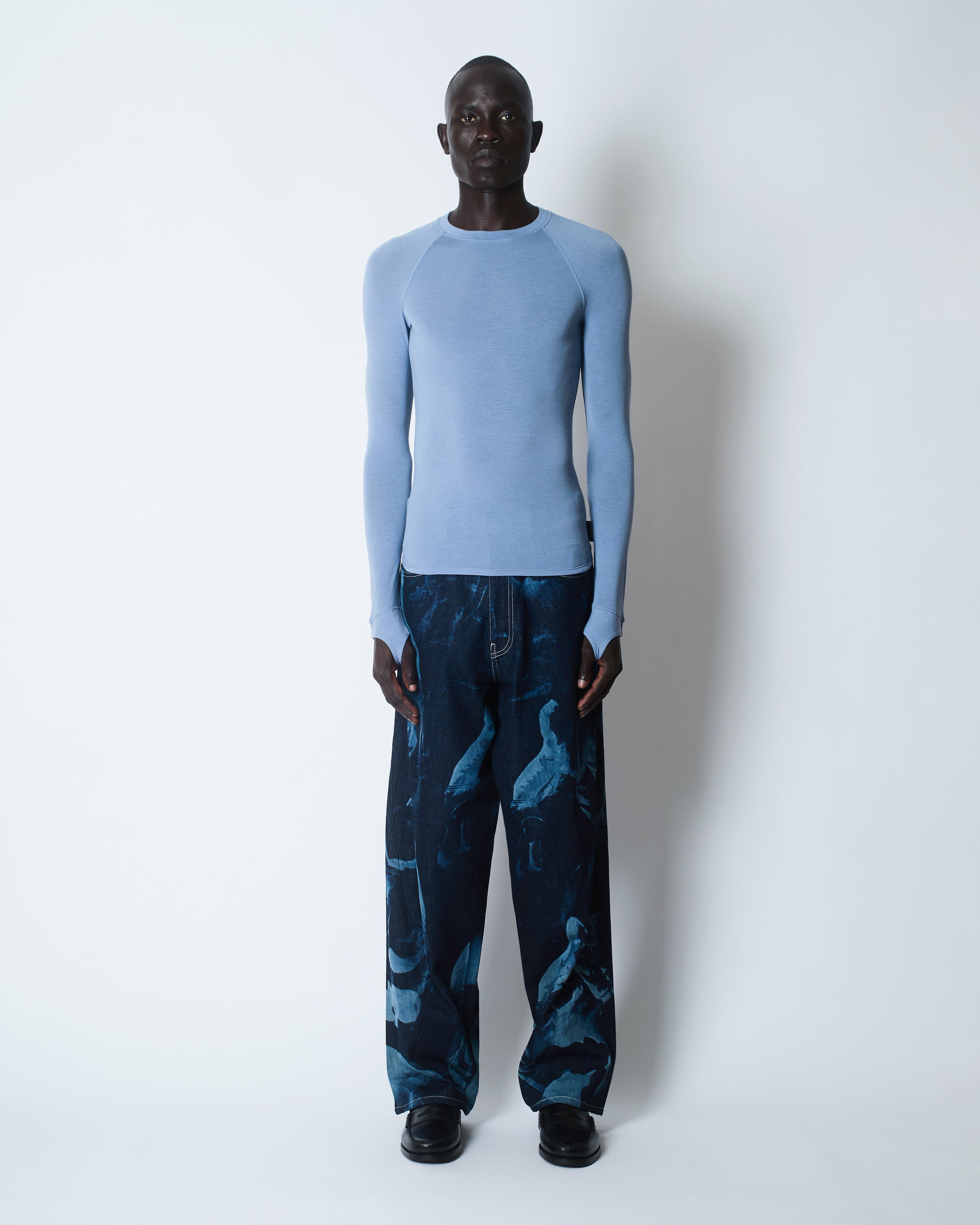 Sheer  snug-fit thumbhole  top tencel / wool blue
