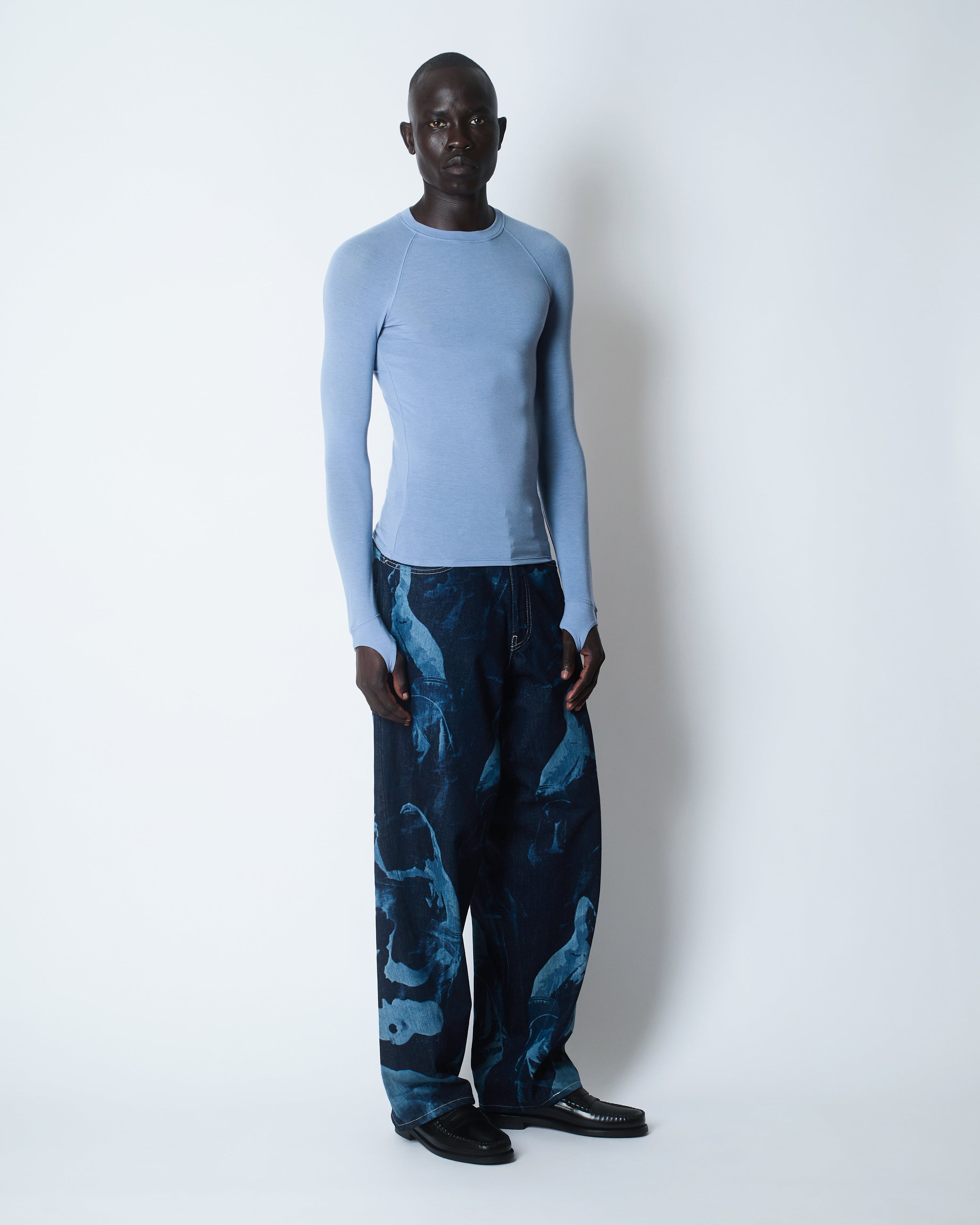 Sheer  snug-fit thumbhole  top tencel / wool blue