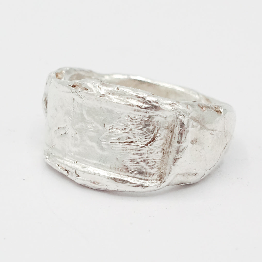 Ruins ring