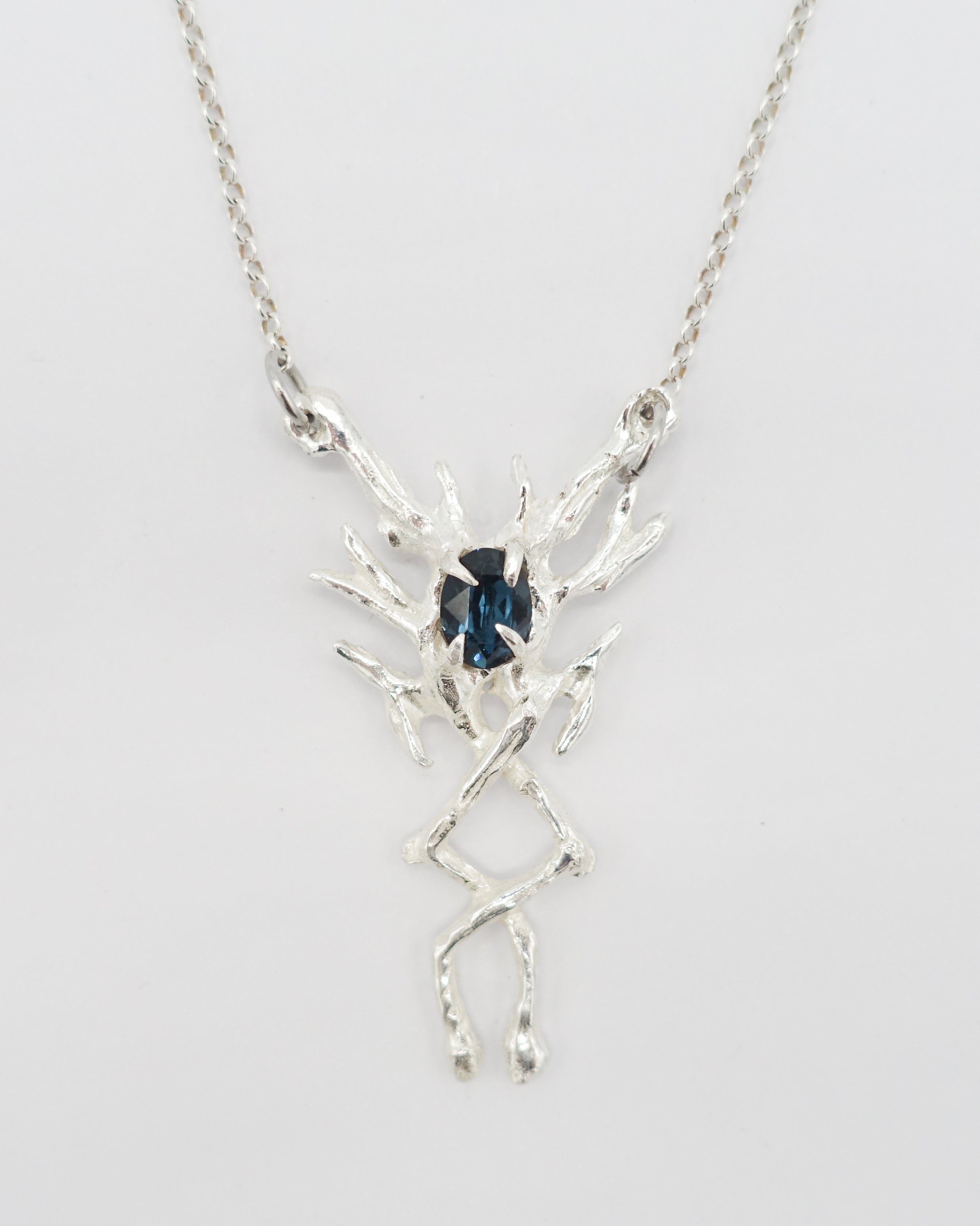 Thea pendant