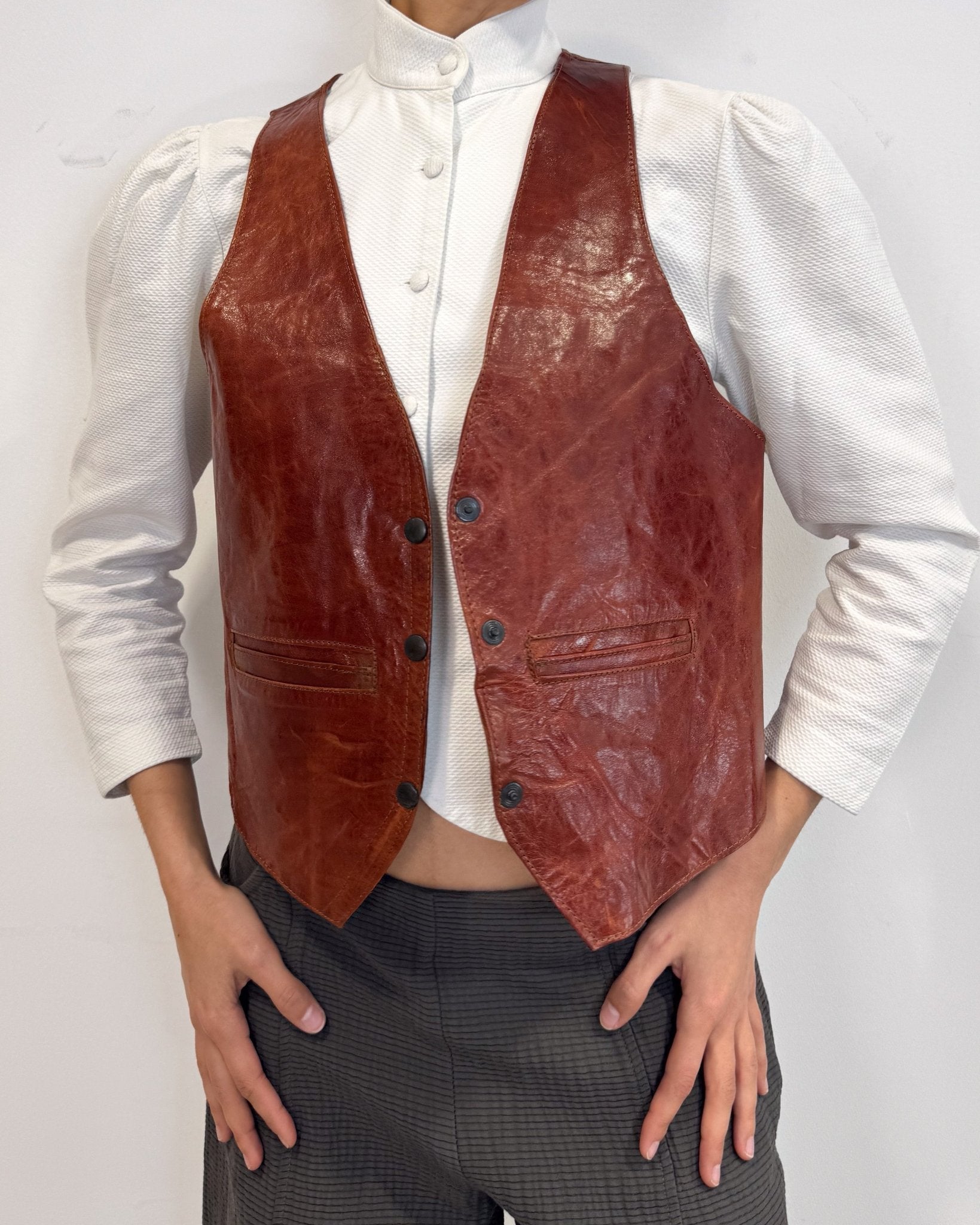 The belén leather vest
