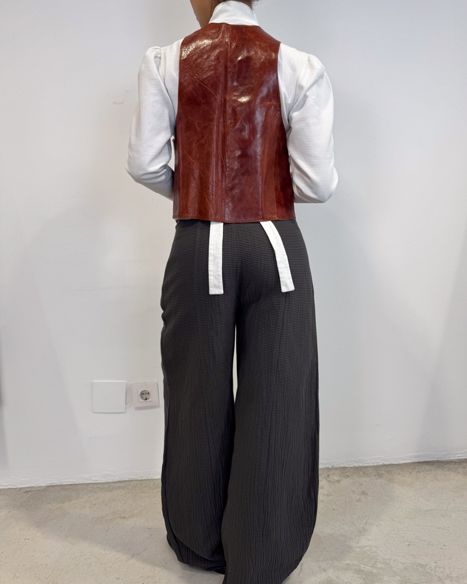 The belén leather vest
