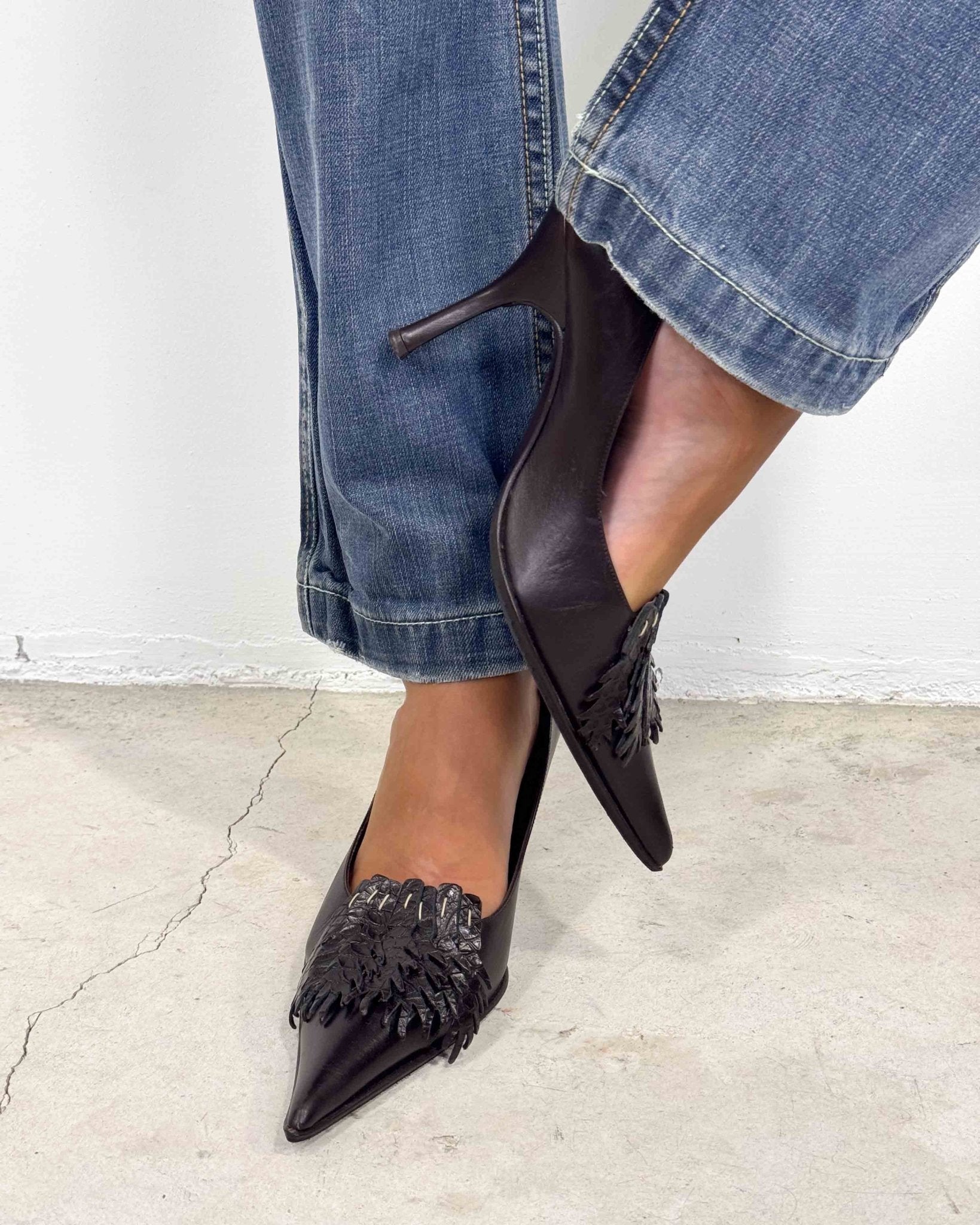 The innie leather pumps