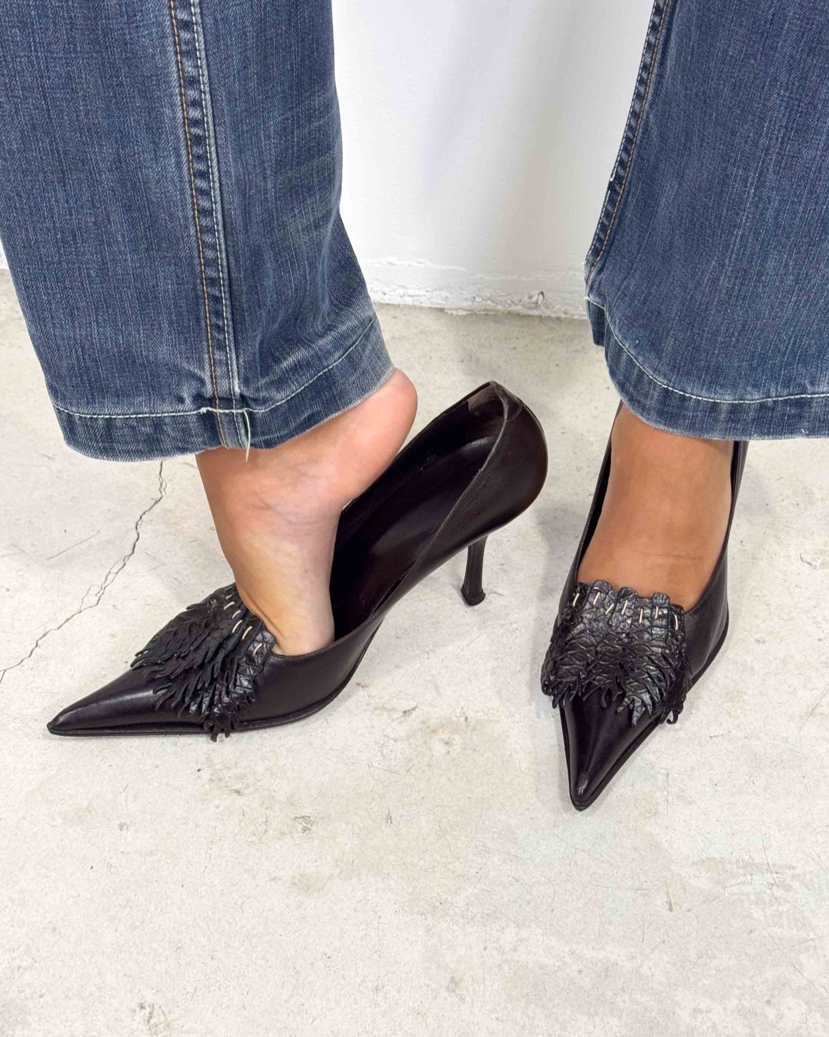 The innie leather pumps