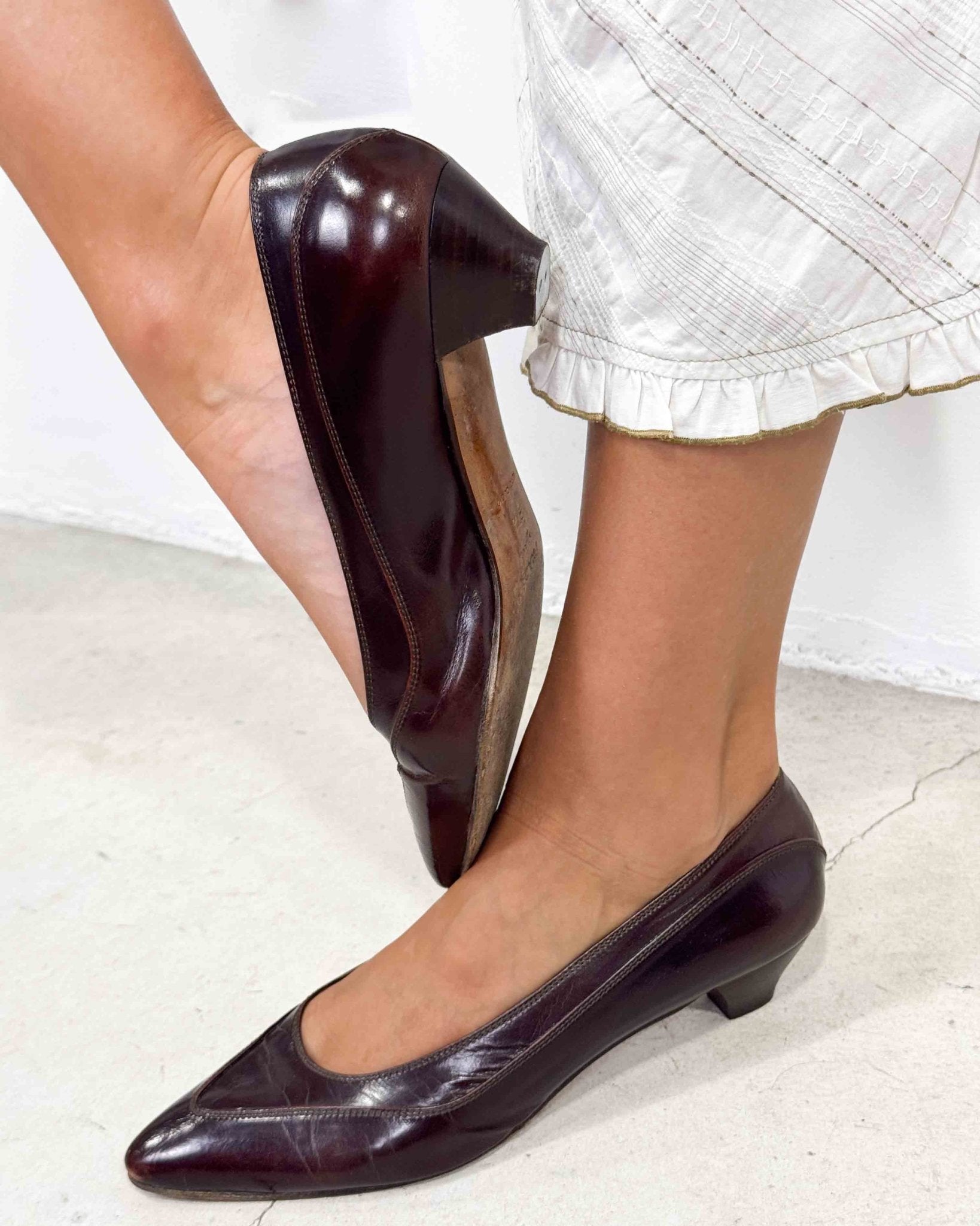 The yelizabeta leather pumps by prada