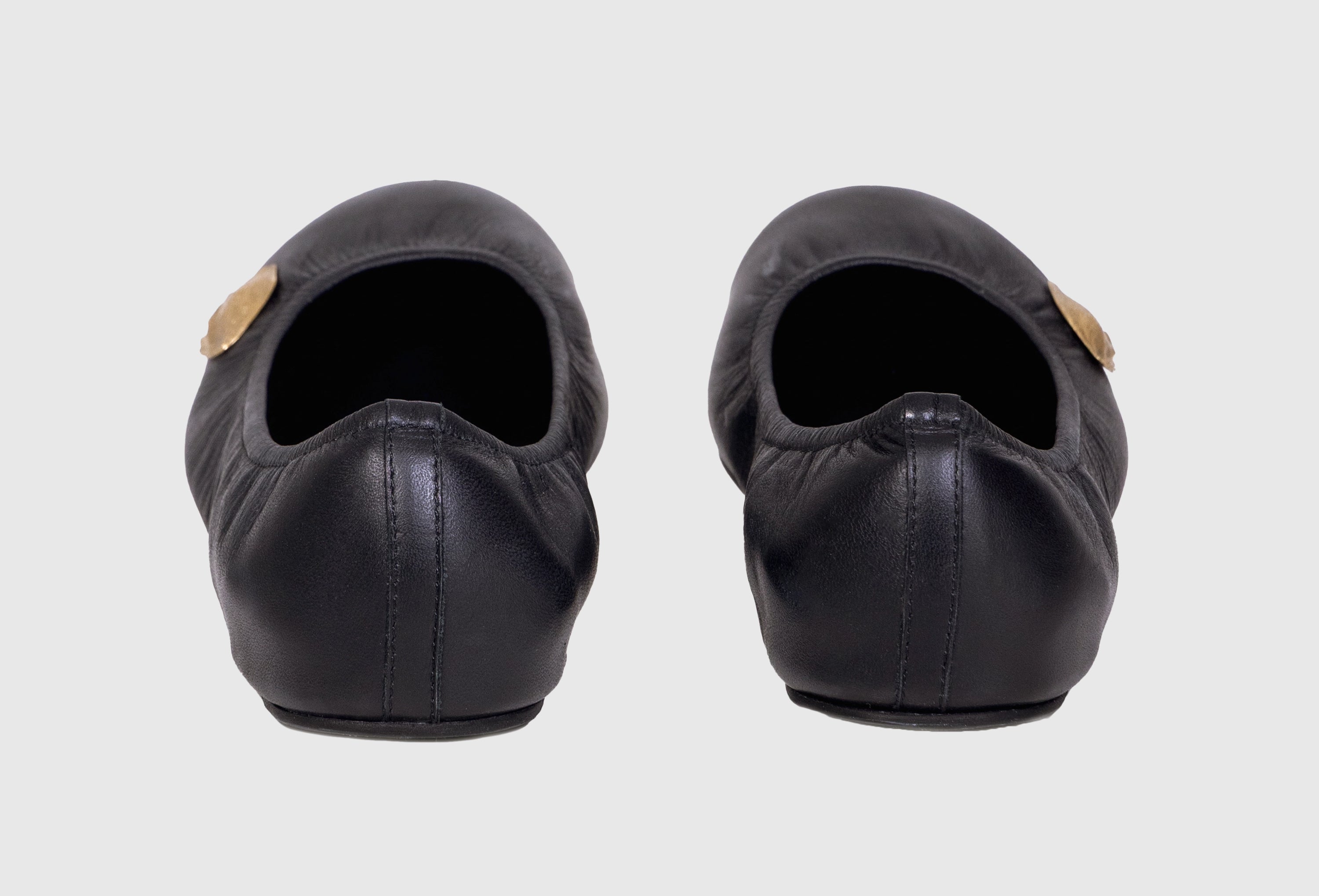 Ballerina flats with apricot kernels