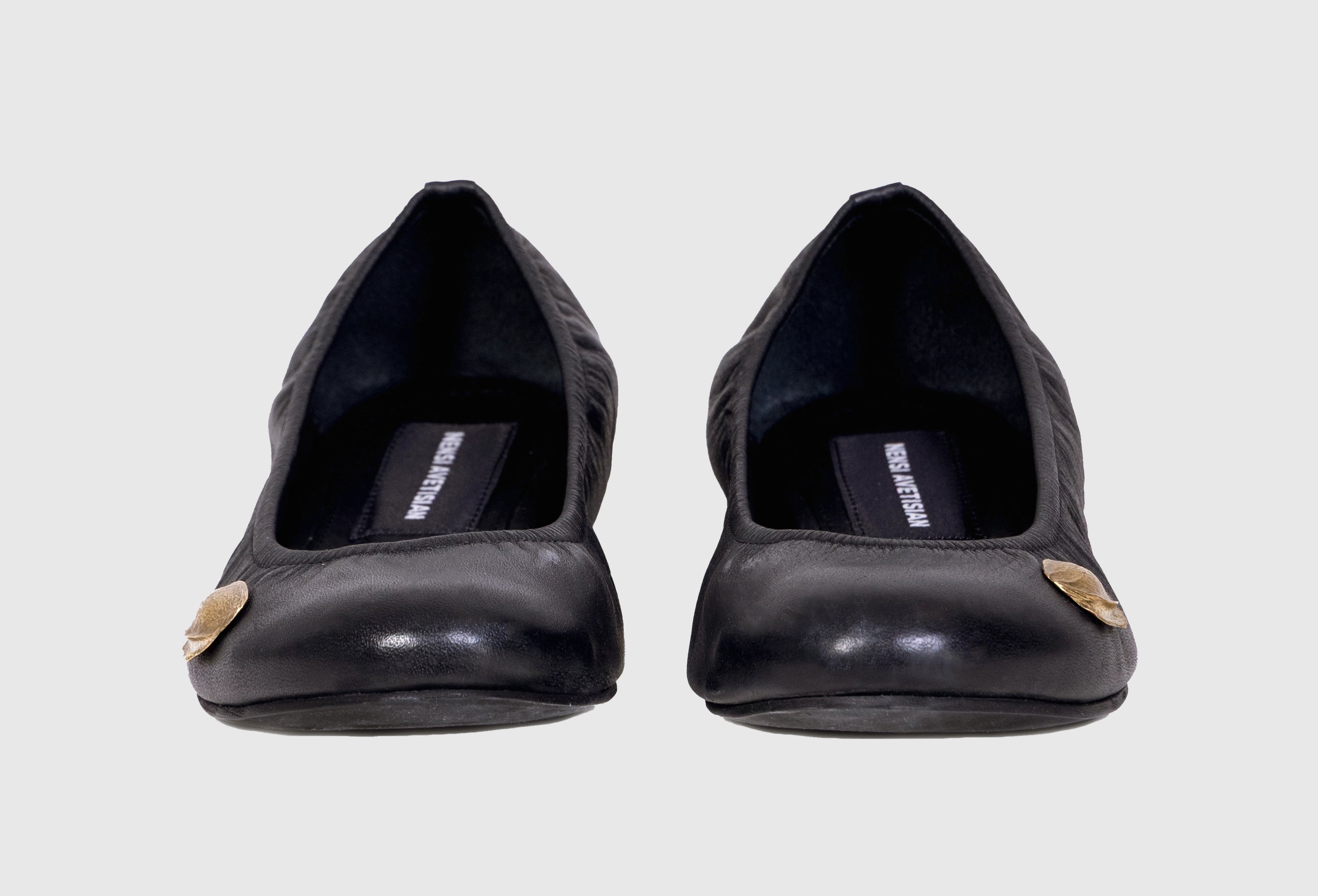 Ballerina flats with apricot kernels