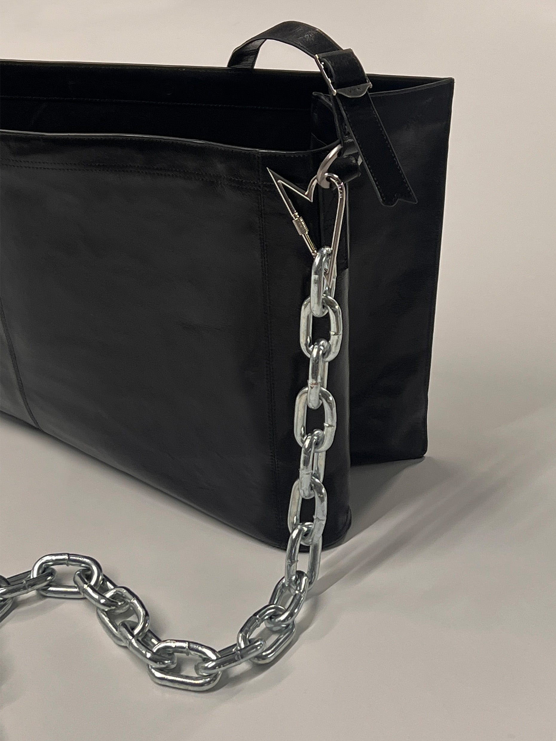 Vain carabiner