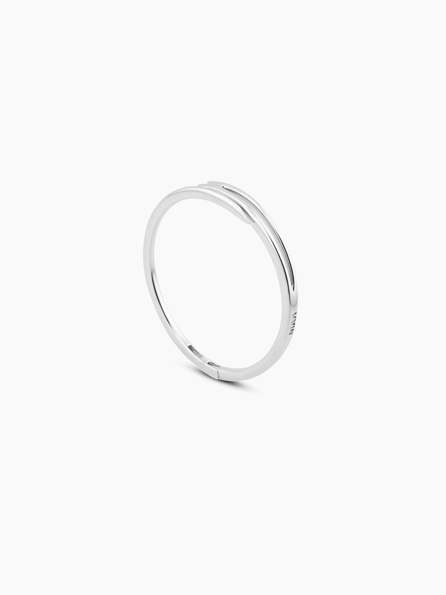 Vain needle bracelet