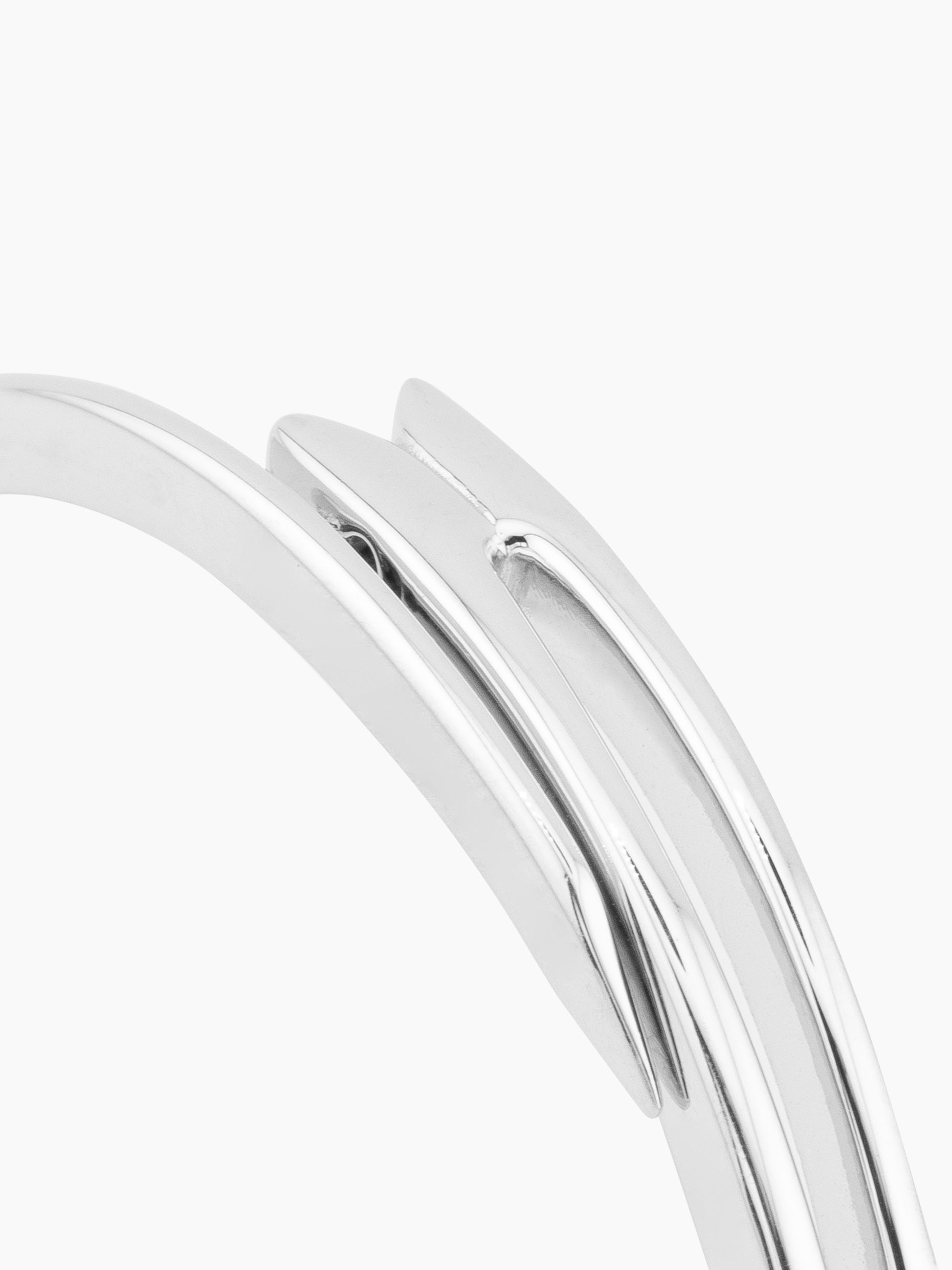 Vain needle bracelet