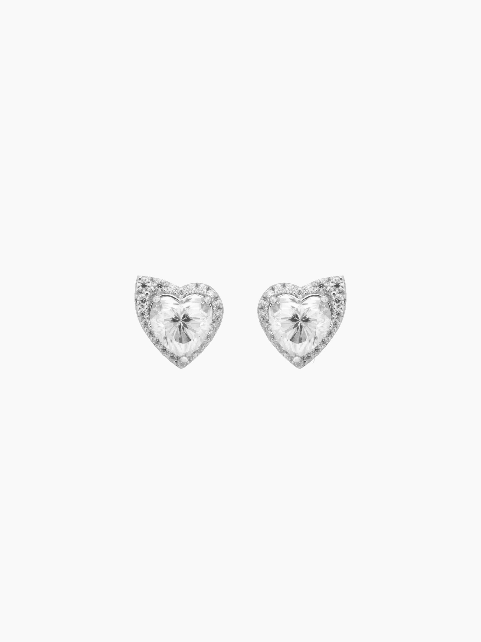 Vain heart stud earrings