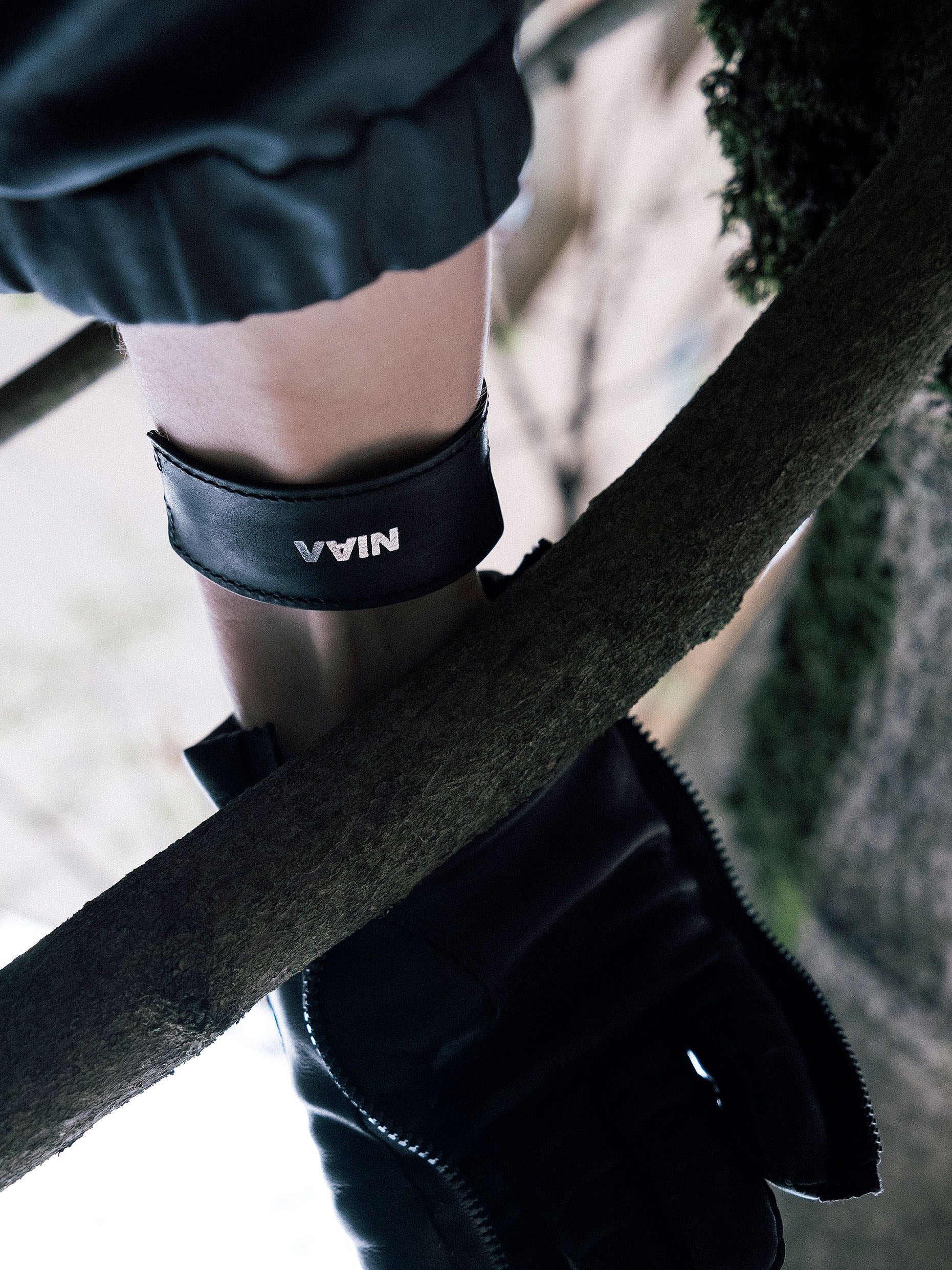 Vain id leather bracelet black