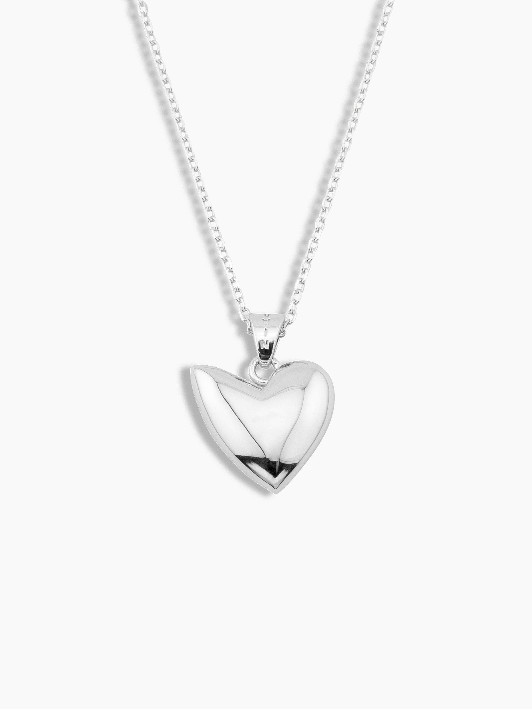Vain heart necklace