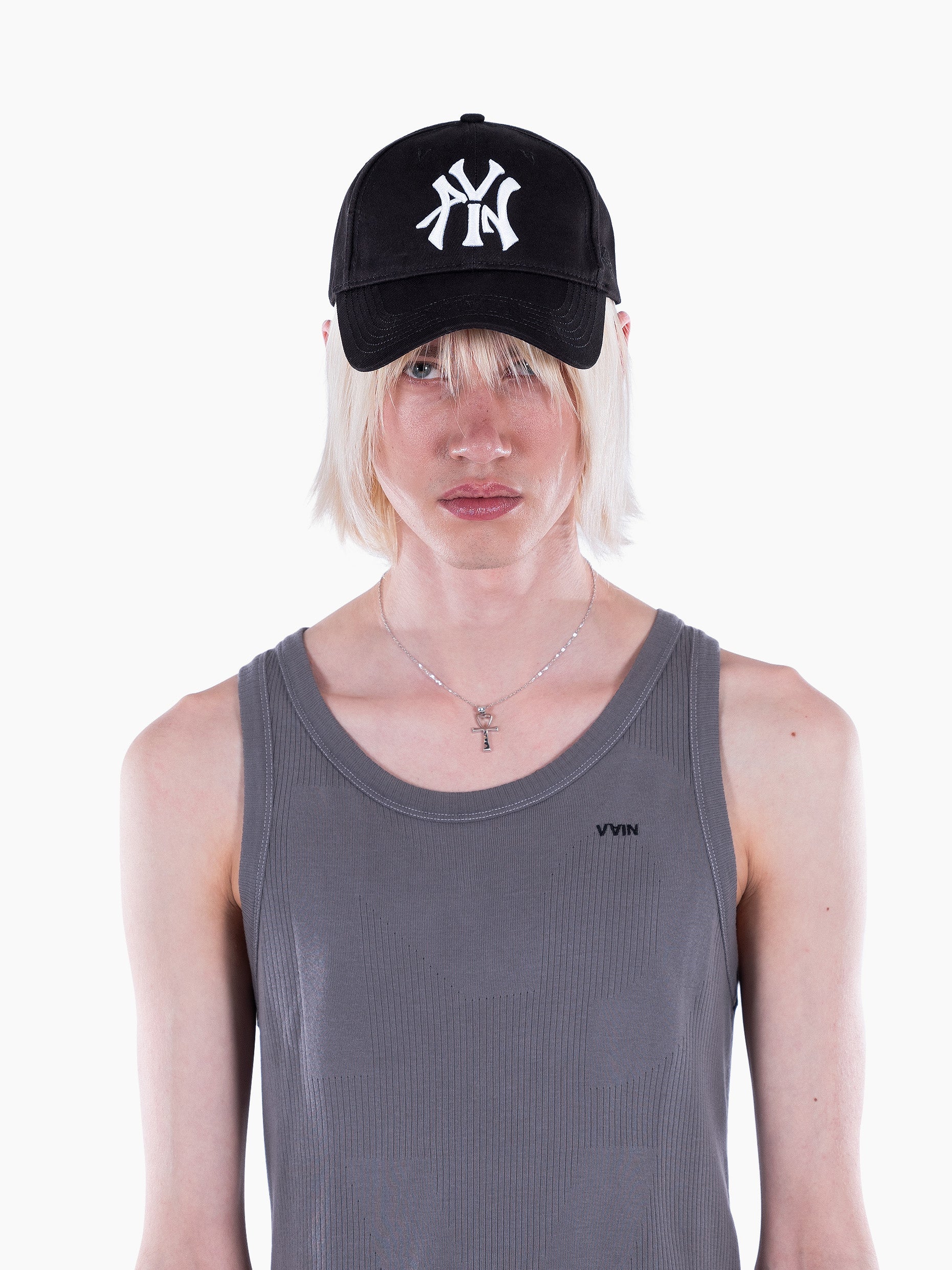 Vain vanity cap black