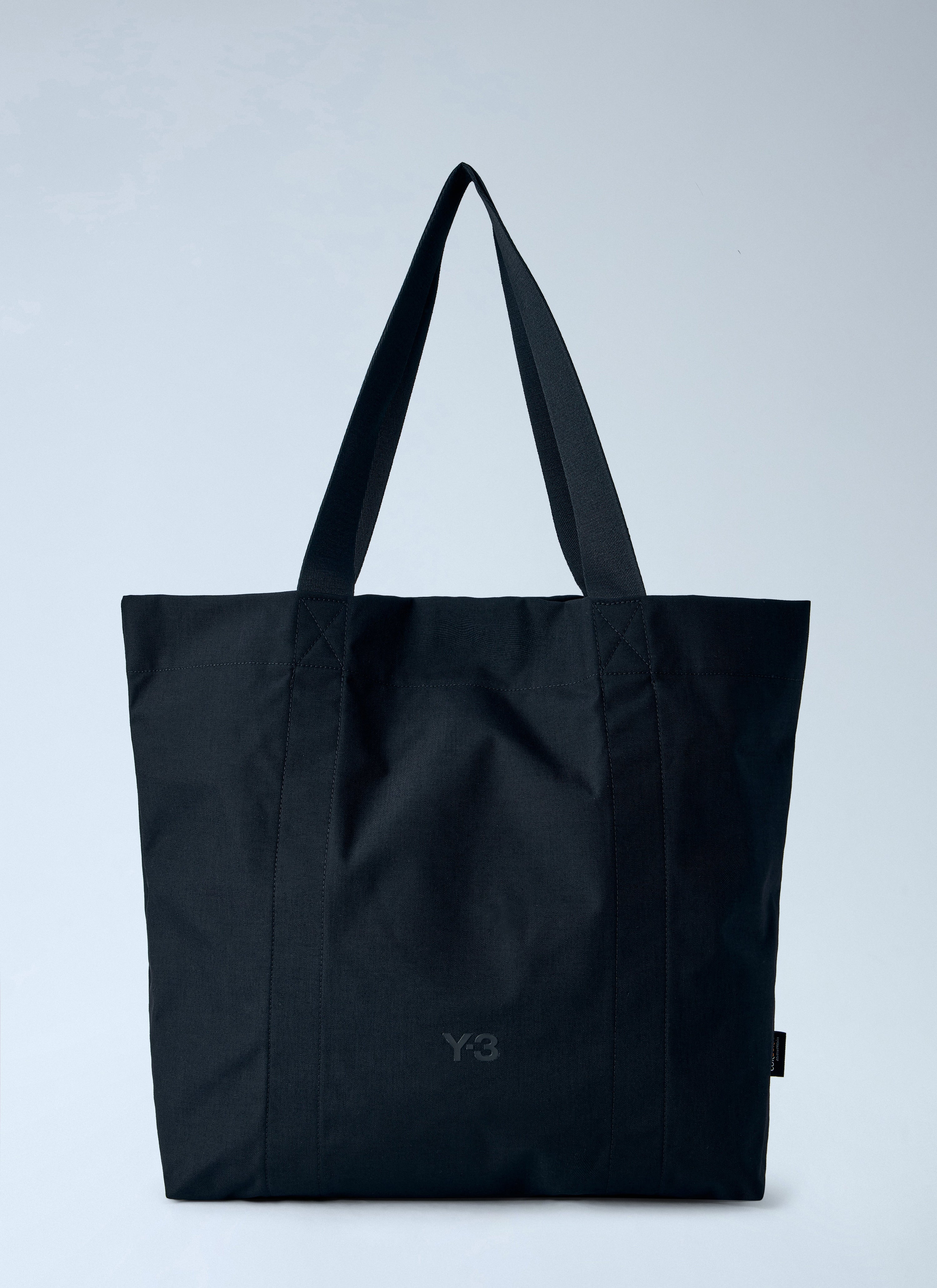 Tote bag with logo detail