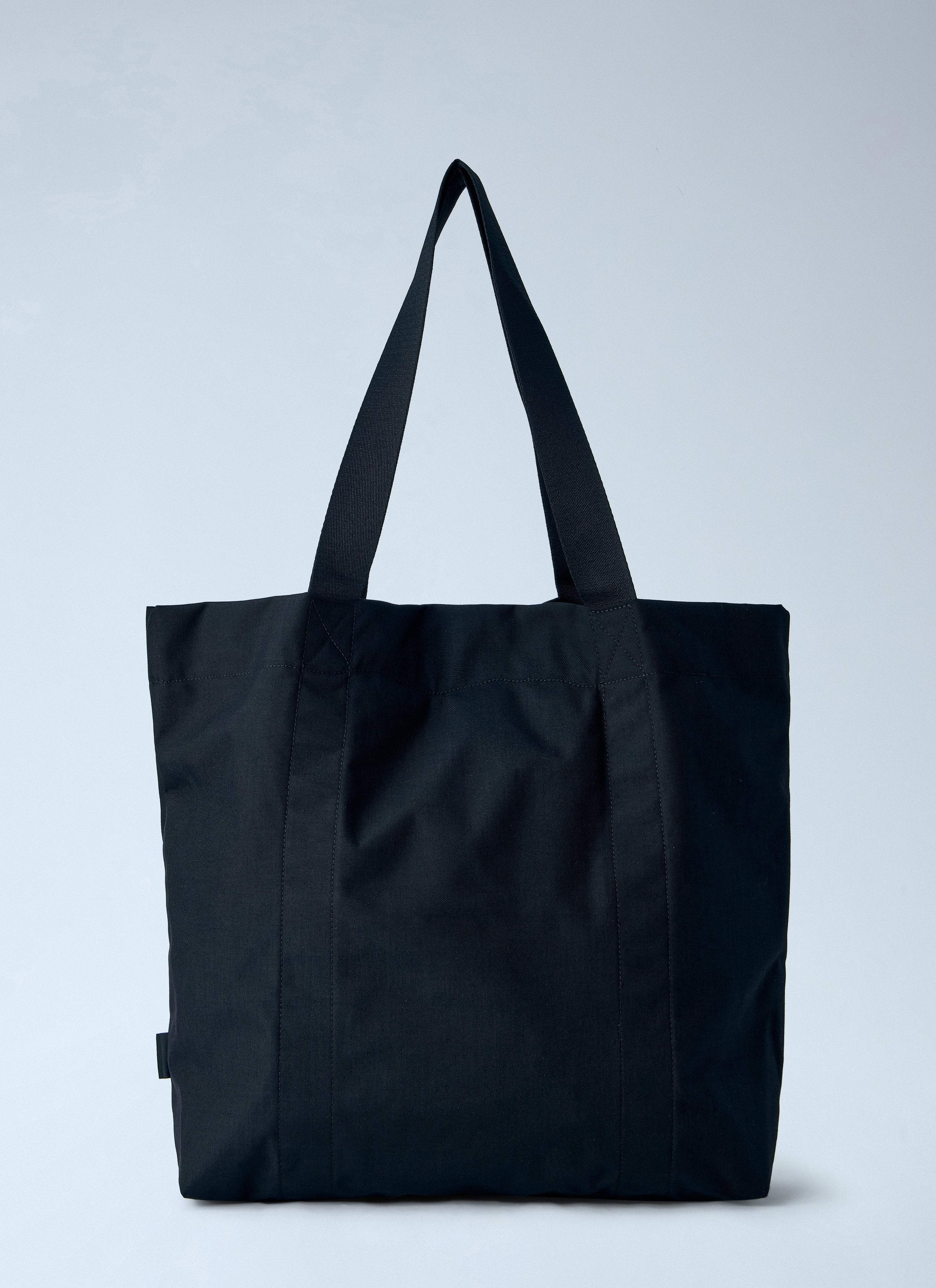 Tote bag with logo detail