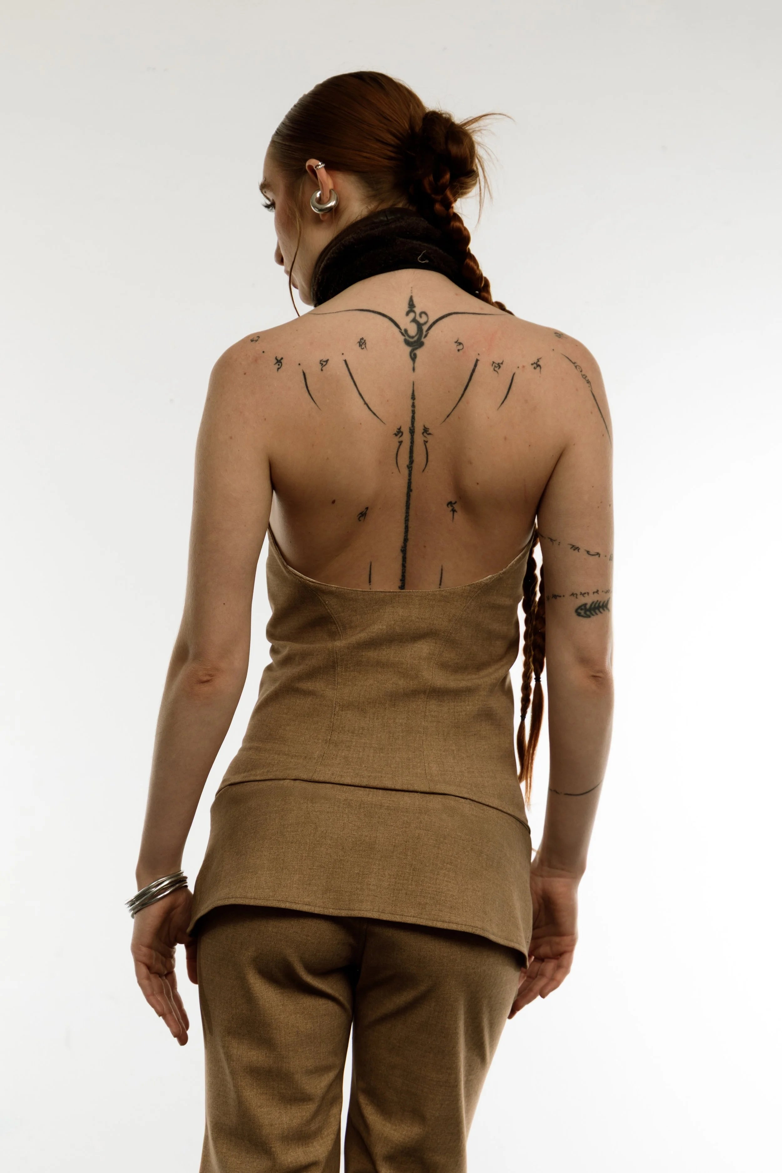 Neck holder zipped top